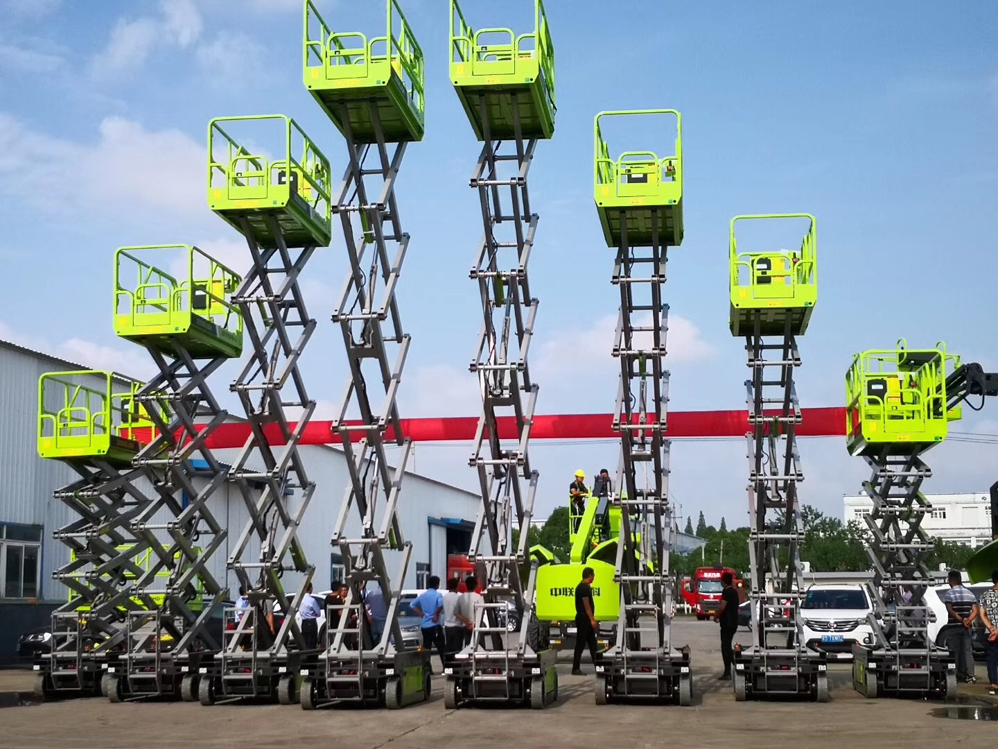 揚(yáng)州高空車(chē)租賃，揚(yáng)州升降租賃平臺(tái)，帶您到達(dá)理想高度